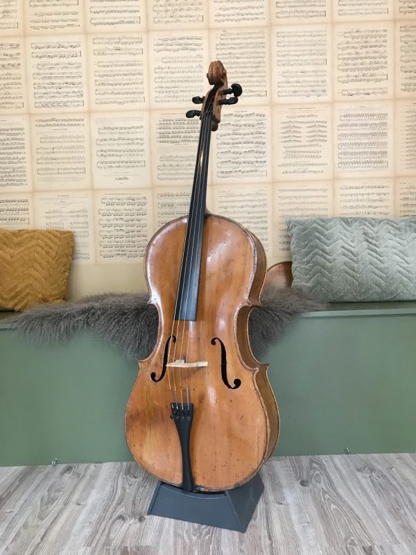 Oude Tjechische cello